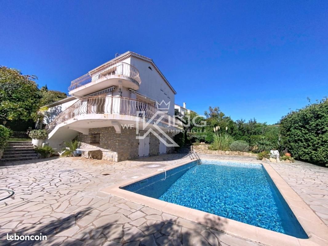 Maison 4 pièces 141 m² · à Roquebrune-sur-Argens · 141 m² · 693 000 €