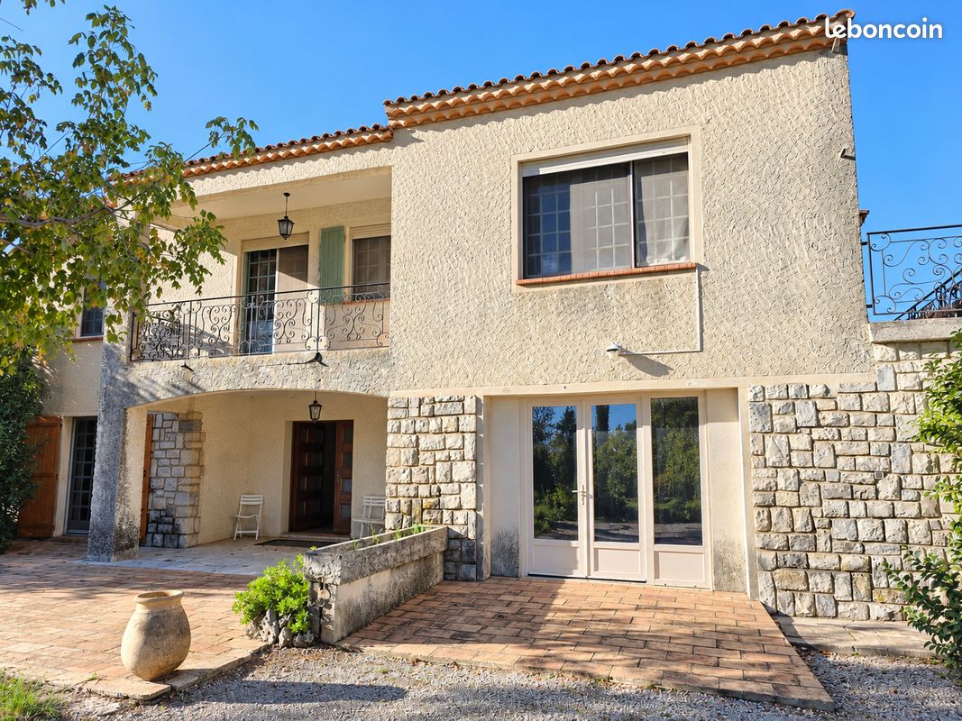 Maison 12 pièces 282 m² · à Fourques · 282 m² · 450 000 €