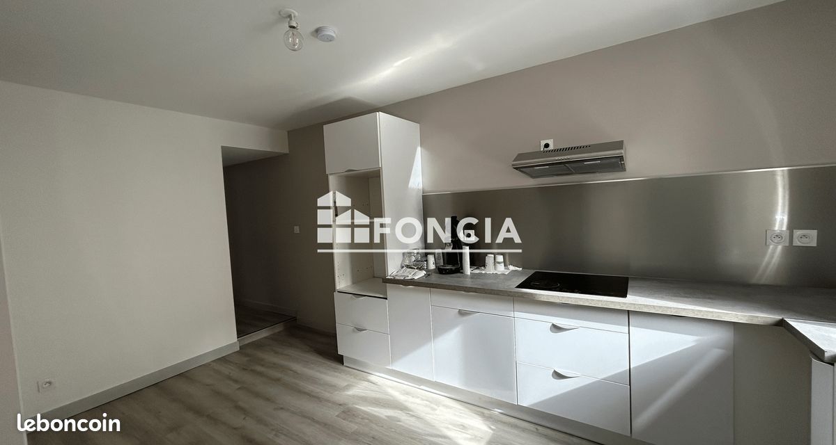 Maison 5 pièces 111 m² · à Beausemblant · 111 m² · 970 €