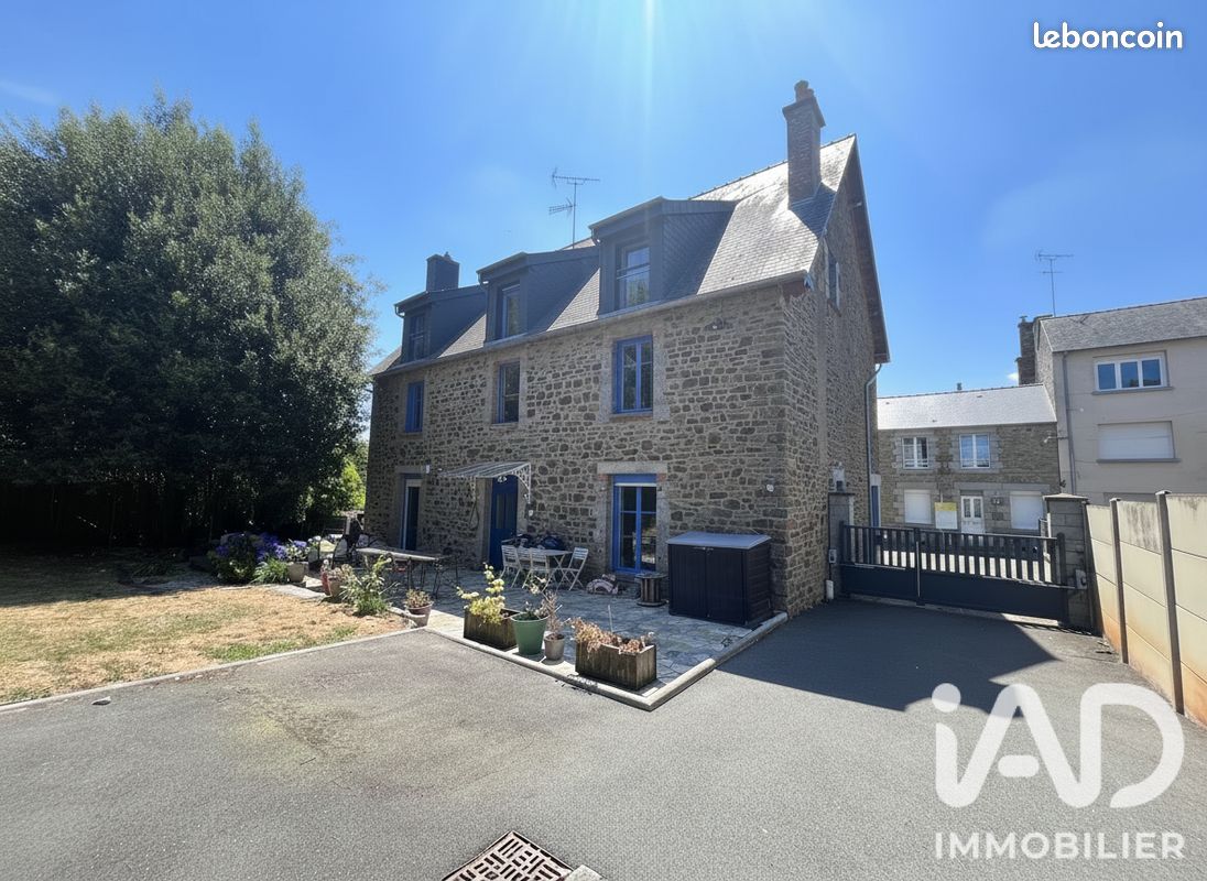 Maison 9 pièces 267 m² · à Fougères · 267 m² · 360 000 €