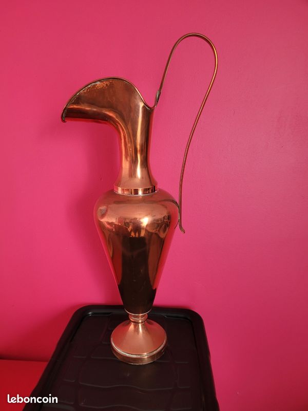 Grand vase pichet en cuivre (image 1)
