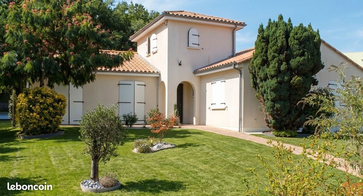 Maison 11 pièces 248 m² · à Saint-Benoît · 248 m² · 595 000 €