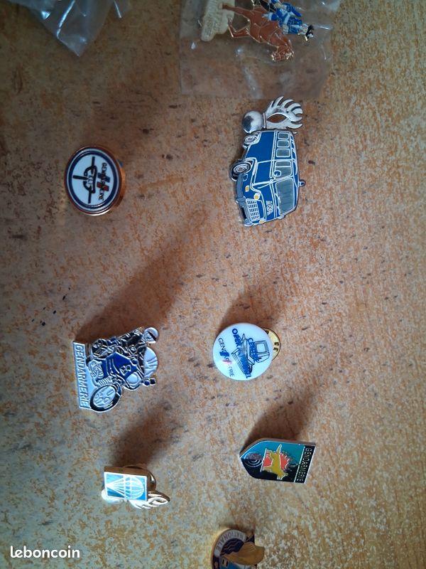 Pins boutonnière Motard Gendarmerie