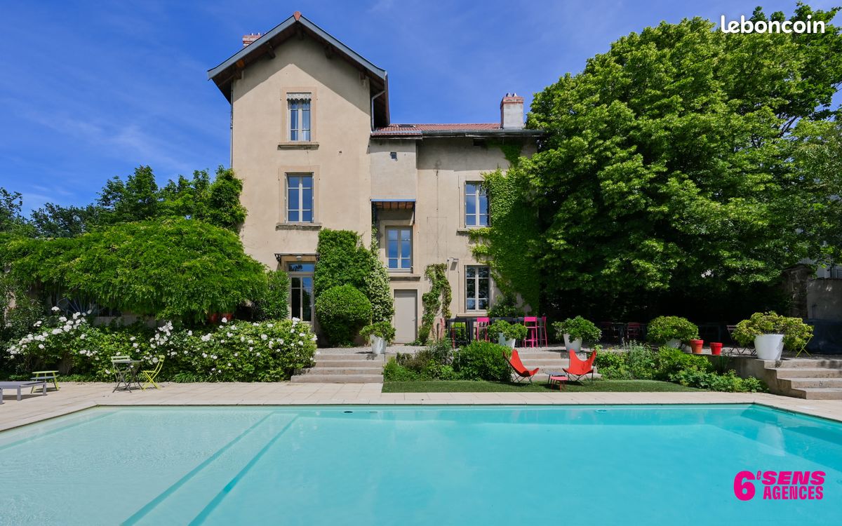 Maison 8 pièces 240 m² · à Tassin-la-Demi-Lune · 240 m² · 1 050 000 €