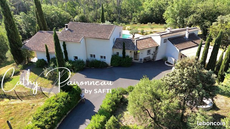 Propriété 9 pièces 324 m²