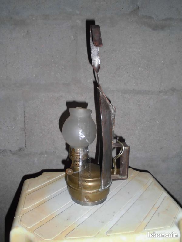 Ancienne lampe à huile électrifiée (image 2)