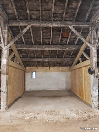 Espace de stockage de 17 m2 type parking surveillé