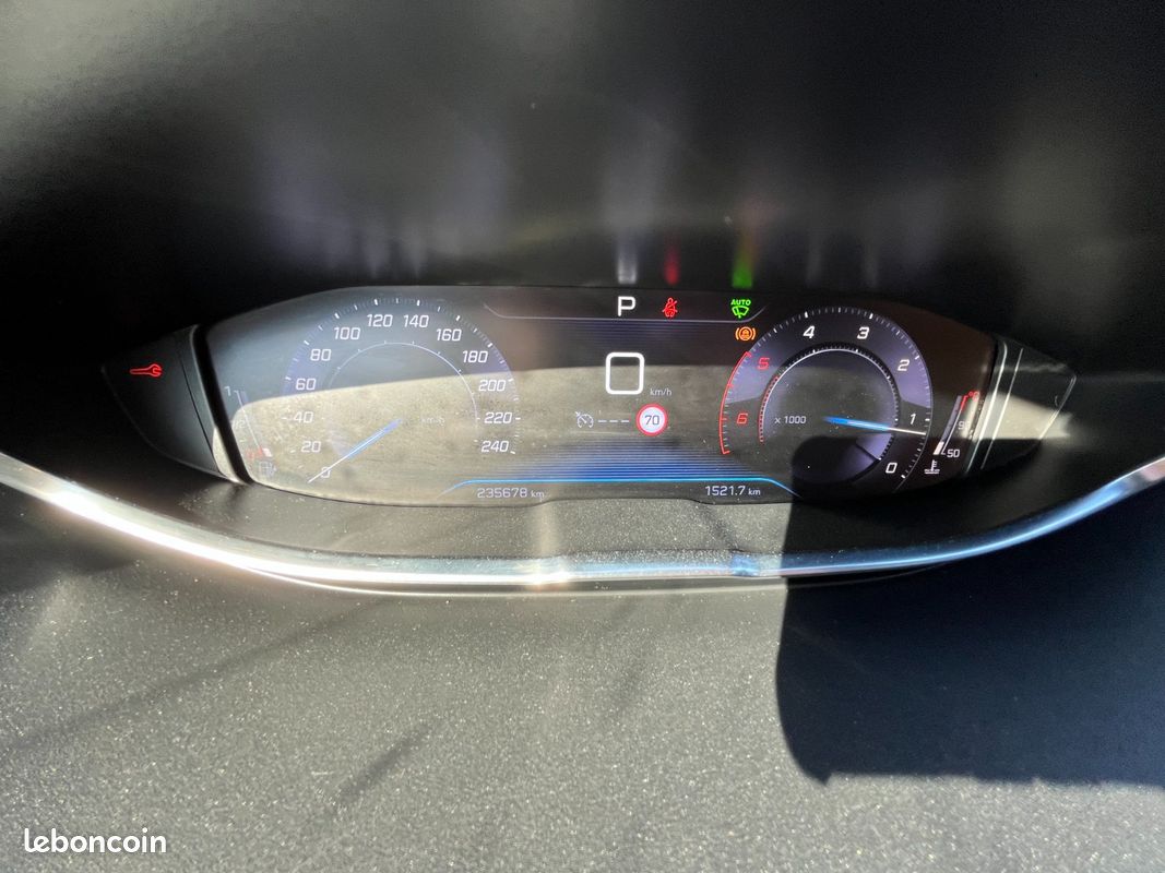Peugeot 3008 II 1.5 BLUEHDI EAT8 130CV Allure (image 6)