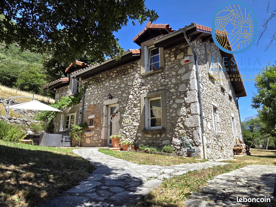 Maison 8 pièces 156 m² · à Veurey-Voroize · 156 m² · 499 000 €