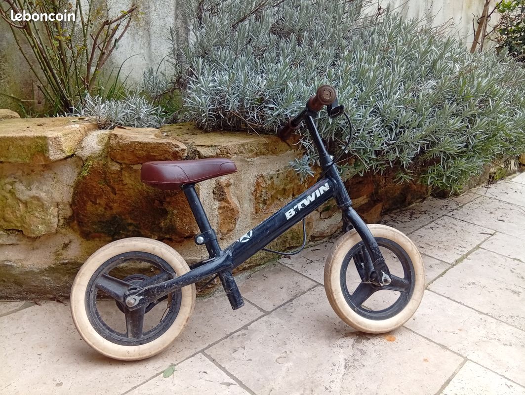 Vankarr Draisienne 2-5 Ans – Vélo Sans Pédales Métal Léger, Selle Réglable 34-39,5 Cm, Pneus 12 Pouces – Cadeau Équilibre Enfant