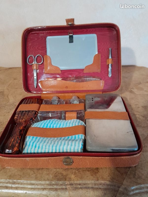 ANCIENNE TROUSSE DE Toilette / Necessaire de Voyage PUB complète ANTAR