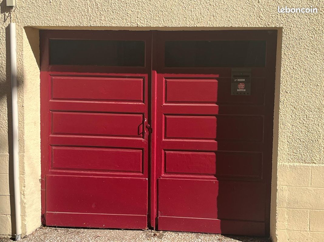 Garage à louer à Lalinde · 70 €/mois