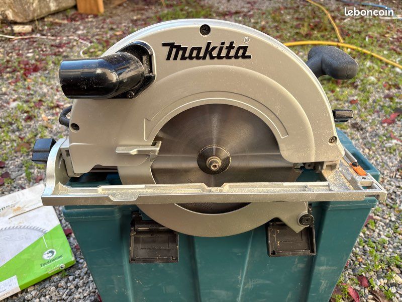 Scie Circulaire Makita 5903R - Lame 235mm - 230V - NEUVE