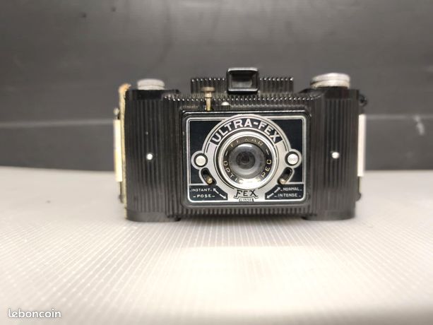 Lot de 4 appareils photo anciens: Fujica, Canon, Polaroid