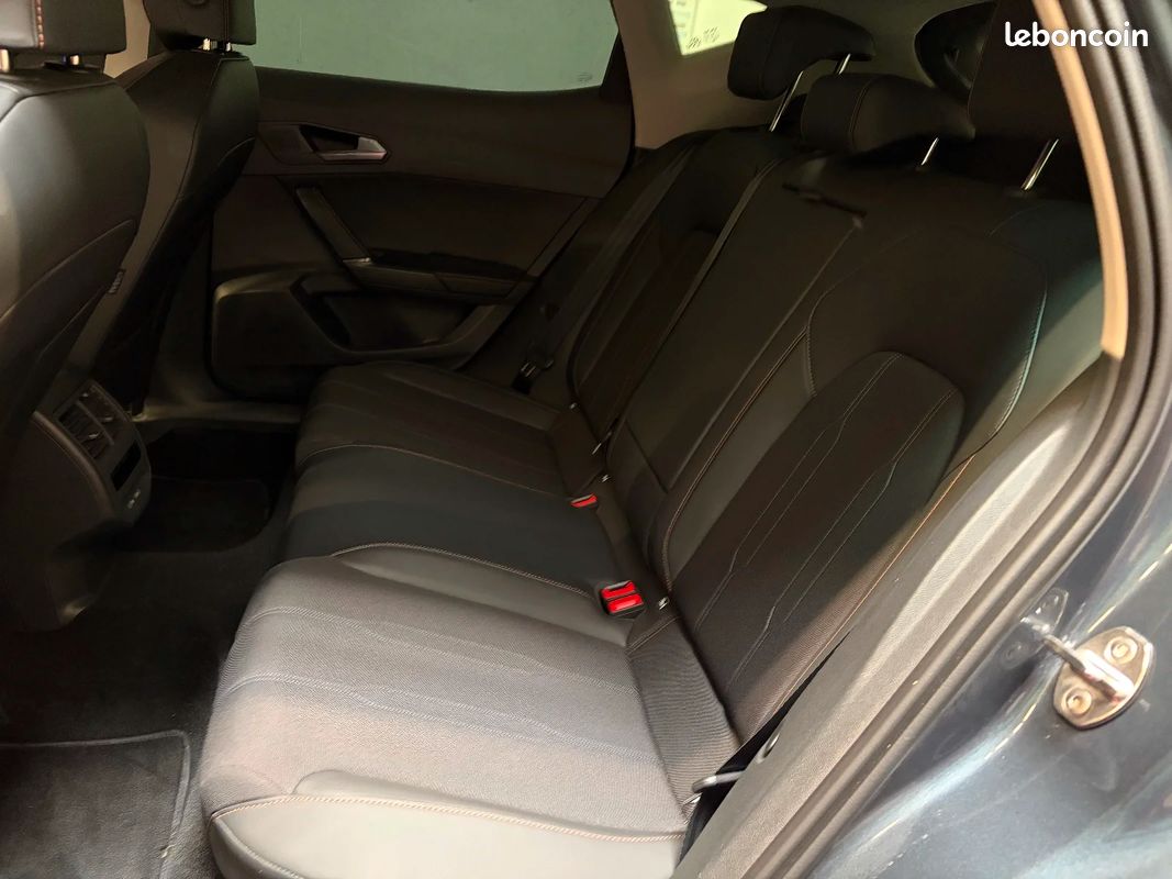 CUPRA FORMENTOR 1.4 e-HYBRID 204 ch DSG6 V / Caméra 360 / Volant chauffant (image 16)