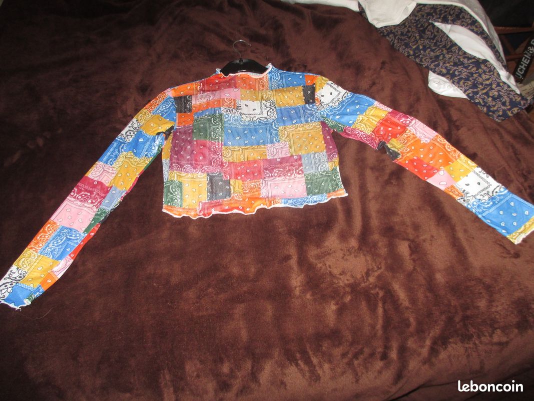 A saisir petit haut couleur court (image 1)