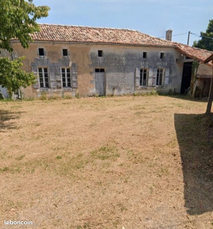 Maison 1 pièce 300 m² · à Saint-Germain-de-Vibrac · 300 m² · 55 000 €