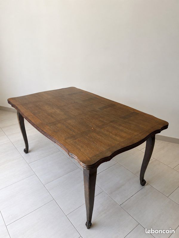 Table en chêne (image 1)