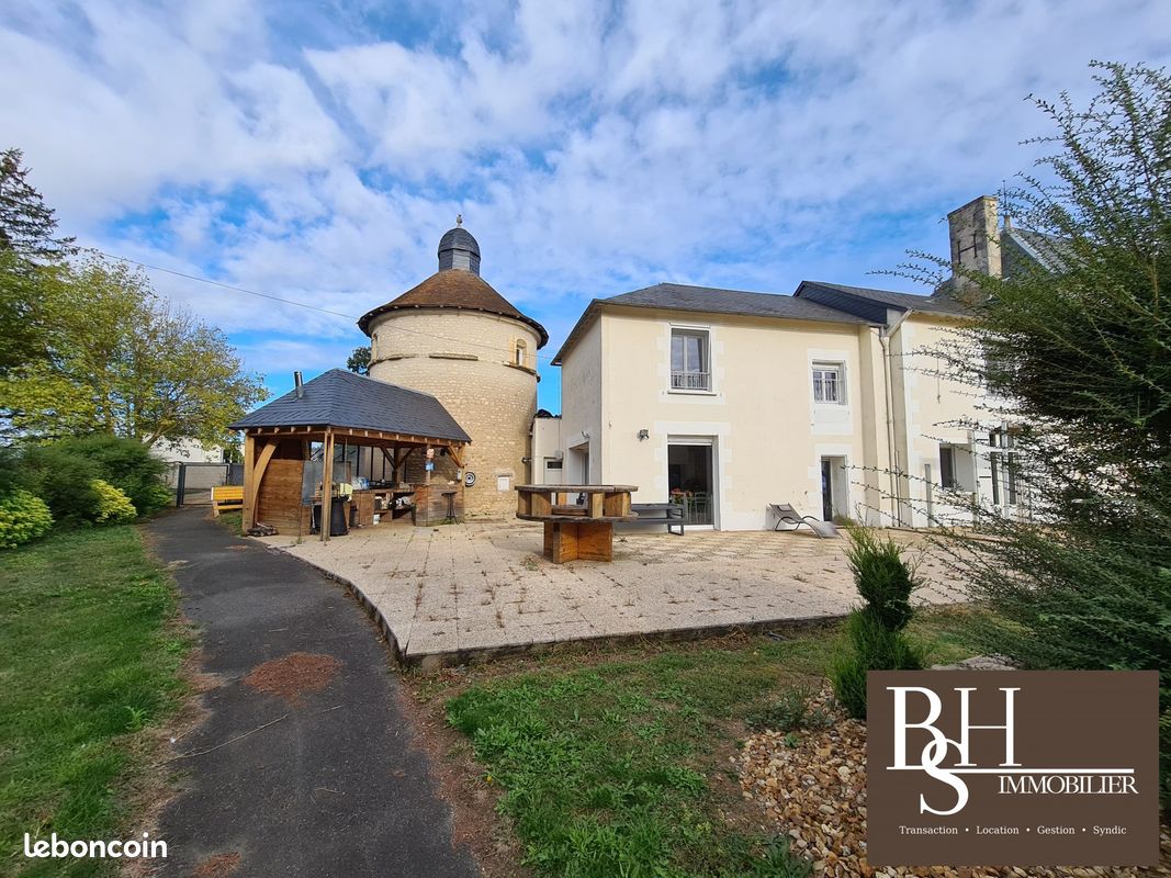 Maison 15 pièces 650 m² · à Saint-Martin-la-Pallu · 650 m² · 779 000 €