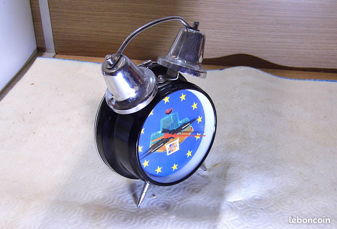 Réveil Voyageur Vintage Années 70 - Marque Traveler, Rouge, Mécanique, Fonctionne