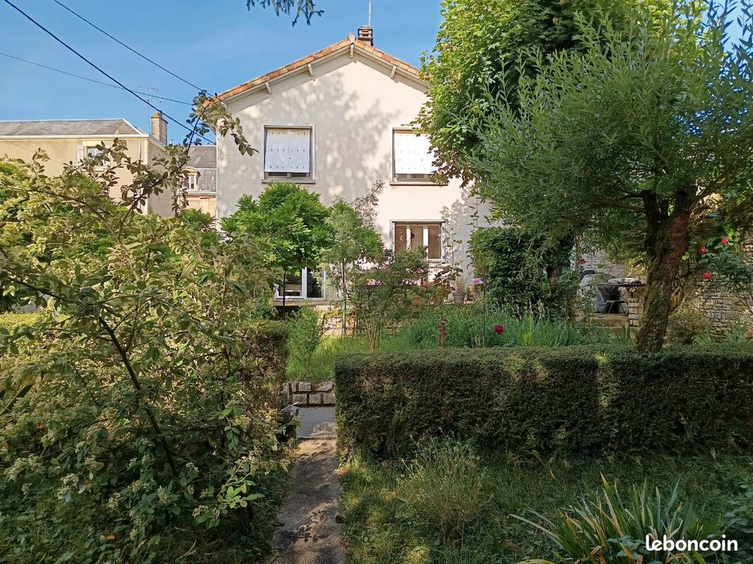 Maison 6 pièces 155 m² · à Saint-Maixent-l'École · 155 m² · 175 000 €