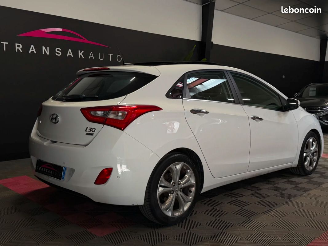 HYUNDAI i30 1.6 CRDi 128 Pack Premium TOIT OUVRANT / SIEGES CHAUFFANTS (image 37)
