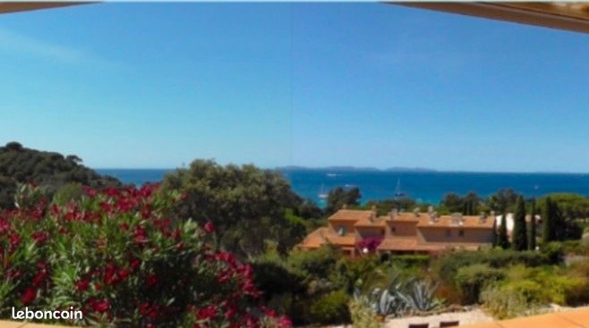 Vos vacances en bord de mer Avec vue sur les îles d'or... (image 1)
