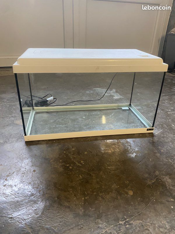 Bac d’aquarium avec barre led (image 1)