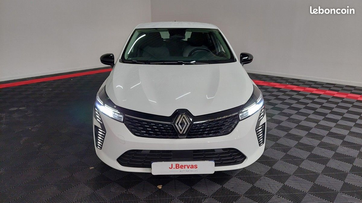 Renault Clio V Evolution E-Tech full hybrid 145 -24 (image 2)