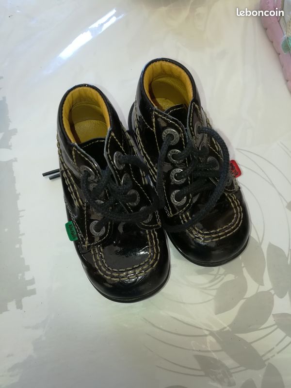 Chaussures noires taille 21 (image 1)