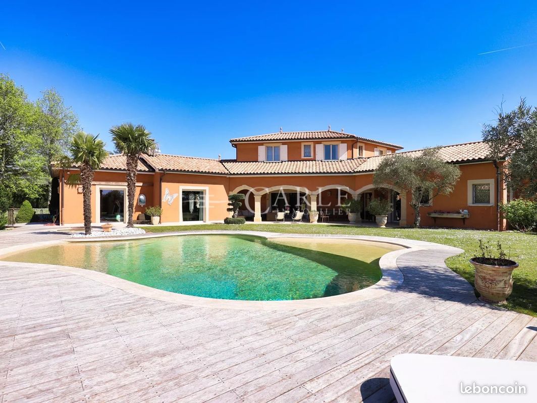 Maison 12 pièces 567 m² · à Genas · 567 m² · 1 890 000 €