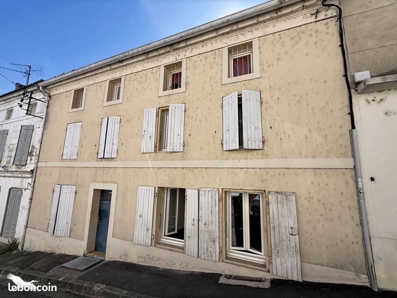 Immeuble 251 m² · à Angoulême · 251 m² · 337 920 €