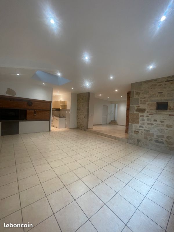 Maison 5 pièces 140 m² · à Égliseneuve-près-Billom · 140 m² · 960 €/mois