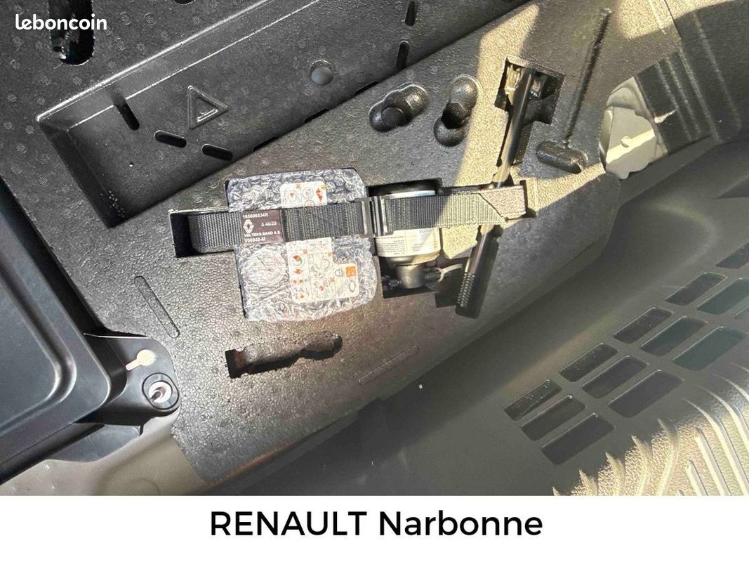 RENAULT Clio E-Tech full hybrid 160 ch Techno (image 23)