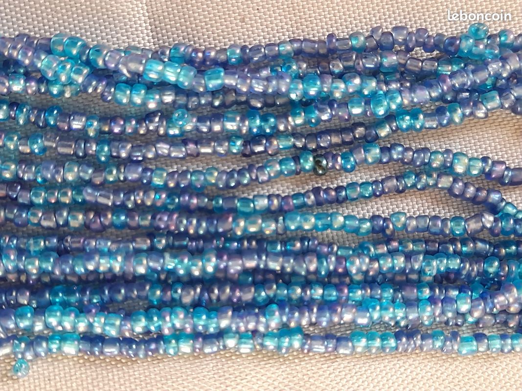 Collier Fantaisie Vintage Femme - 16 Rangs De Perles Bleues - Longueur 51-53 Cm - Occasion