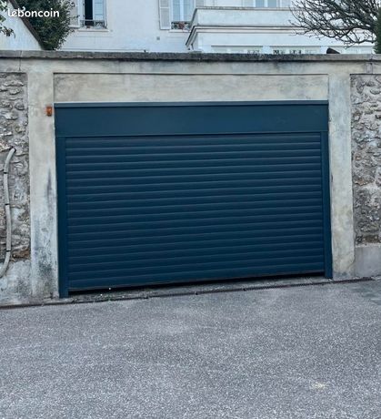 Location GaragGarage avec recharge electrique tesla triphasé