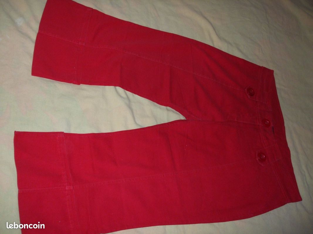 Pantacourt rouge pour femme (image 1)