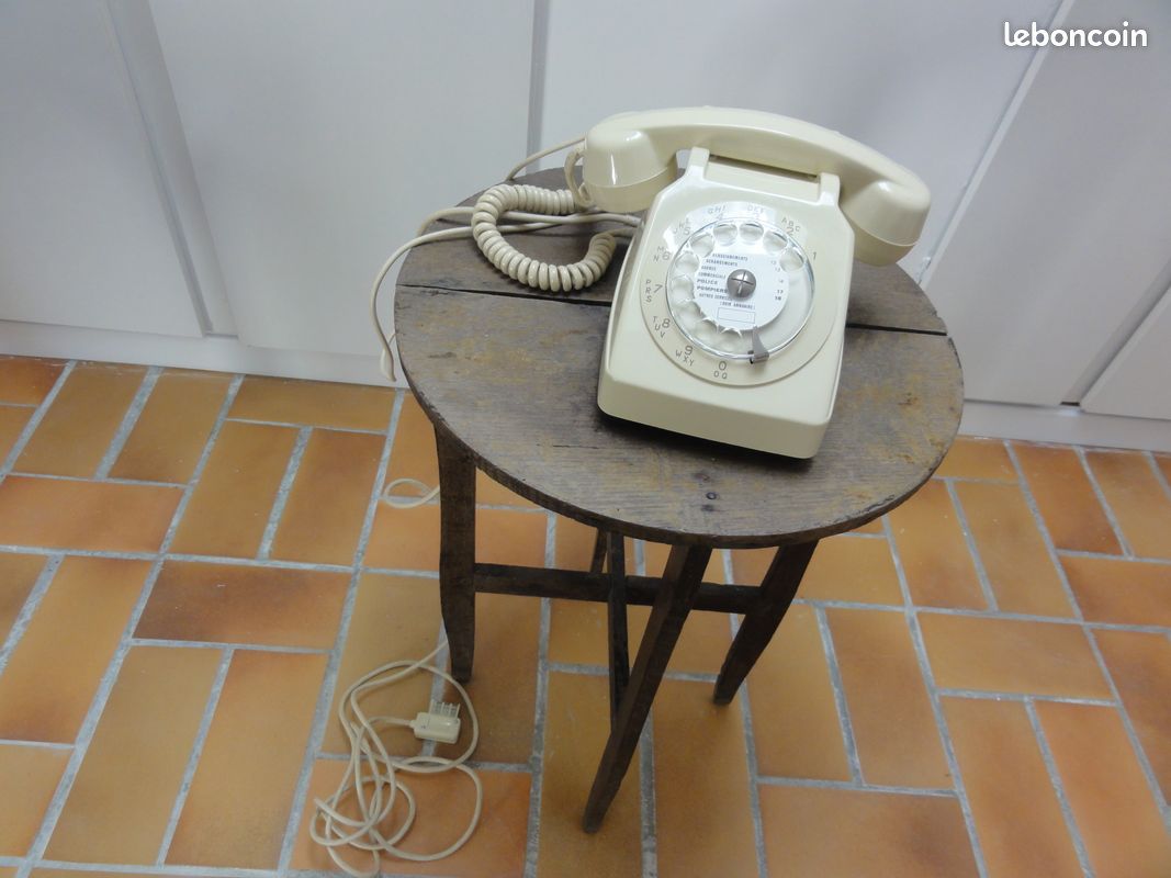 Téléphone rétro , beige (image 1)
