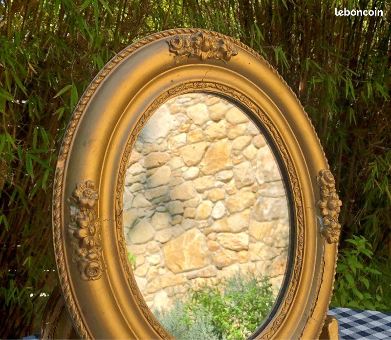 Ancien Miroir Ovale en Bois Sculpté Doré (image 3)