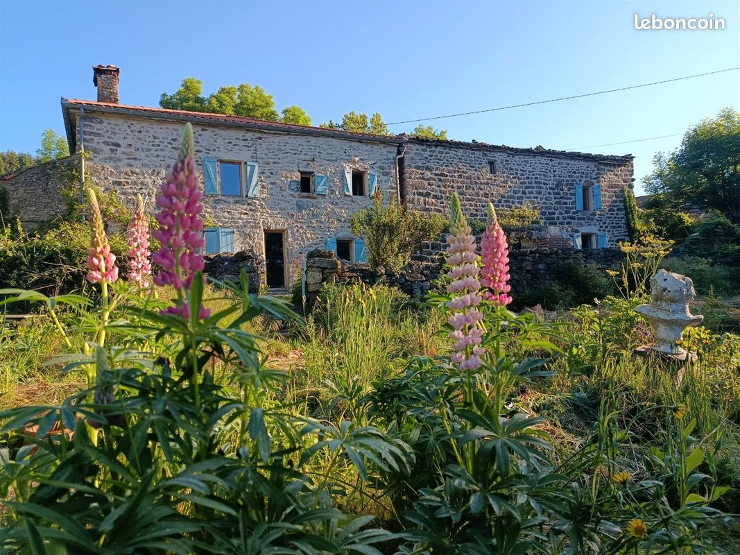 Maison 10 pièces 239 m² · à Saint-Étienne-de-Lugdarès · 239 m² · 285 000 €