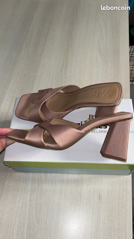 Escarpins Basiques Zara En Daim - Taille 36 (6) - Couleur Multicolore - Occasion Très Bon état