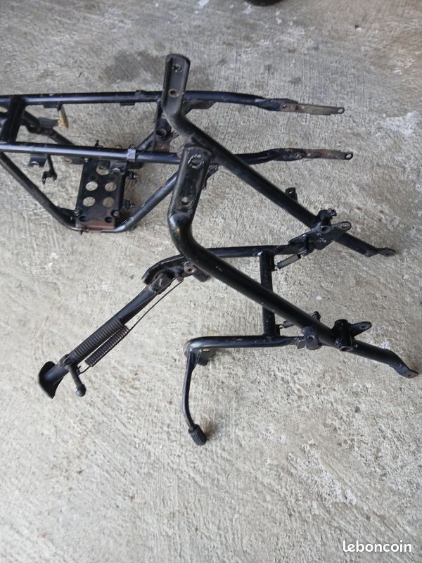 Cadre Inférieur Droit Pour Moto Guzzi V65 – Pièce D'occasion En Bon état, Fonctionnelle