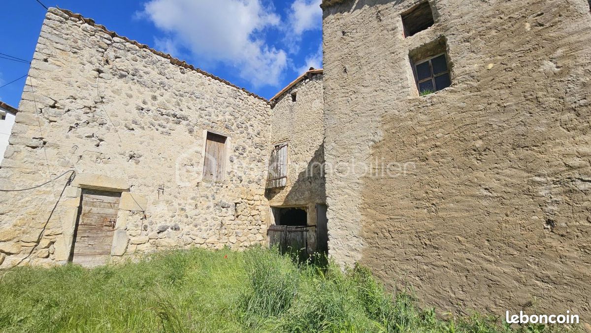 Maison 6 pièces 340 m² · à Aspremont · 340 m² · 48 000 €
