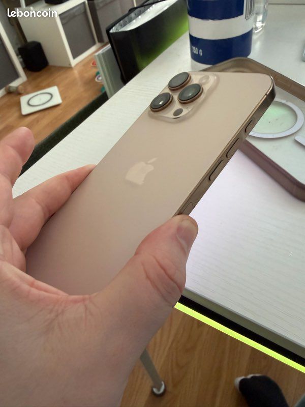 Apple iPhone 16 Pro Max Titane Sable 1 To - Orange