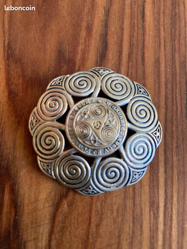 Ancienne Broche Kelt En Argent Massif Motif Triskel - Symbole Celte Breton, Vintage, Référence 1692