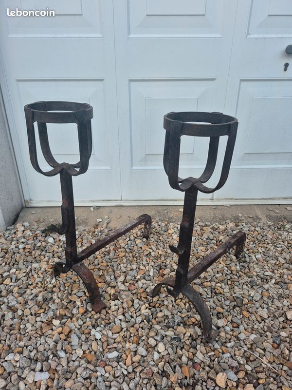 Chenets Landiers En Fer Forgé - Fabrication Artisanale - L.52cm X H.63cm - Bon état