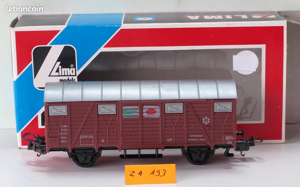 3 wagons voyageurs et 2 de marchandises de marque Lima | Kaufen auf