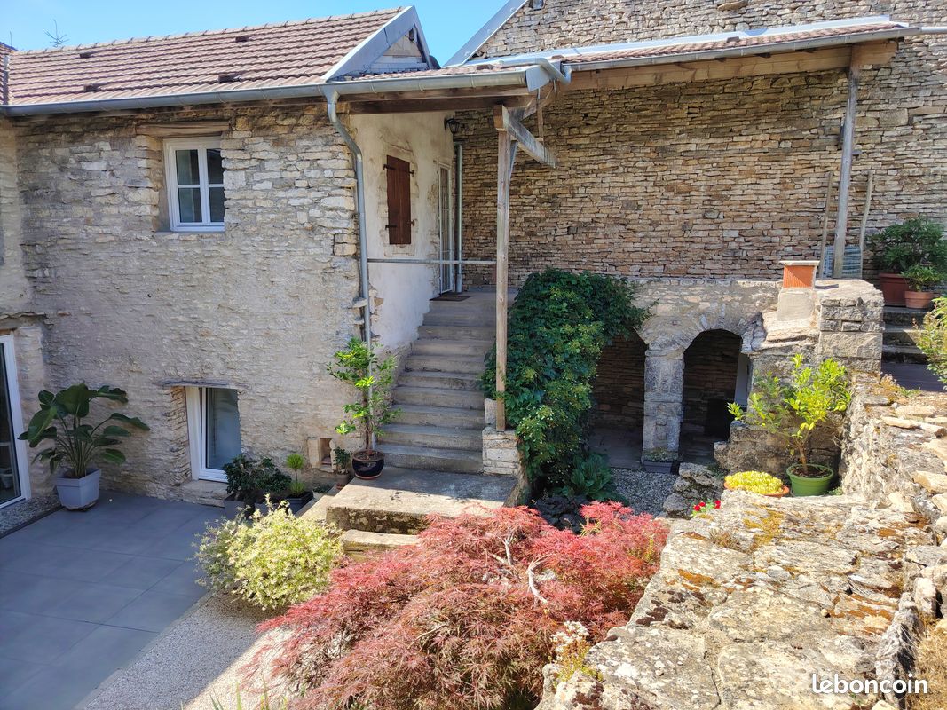 Maison 7 pièces 185 m² · à Auvet-Et-la-Chapelotte · 185 m² · 223 000 €
