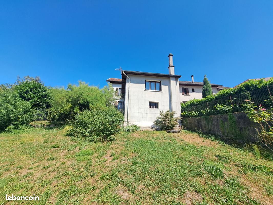 Maison 8 pièces 150 m² · à Les Abrets en Dauphiné · 150 m² · 175 000 €