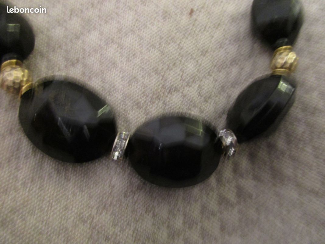 Ancien collier fantaisie vintage en perles blanches et noires